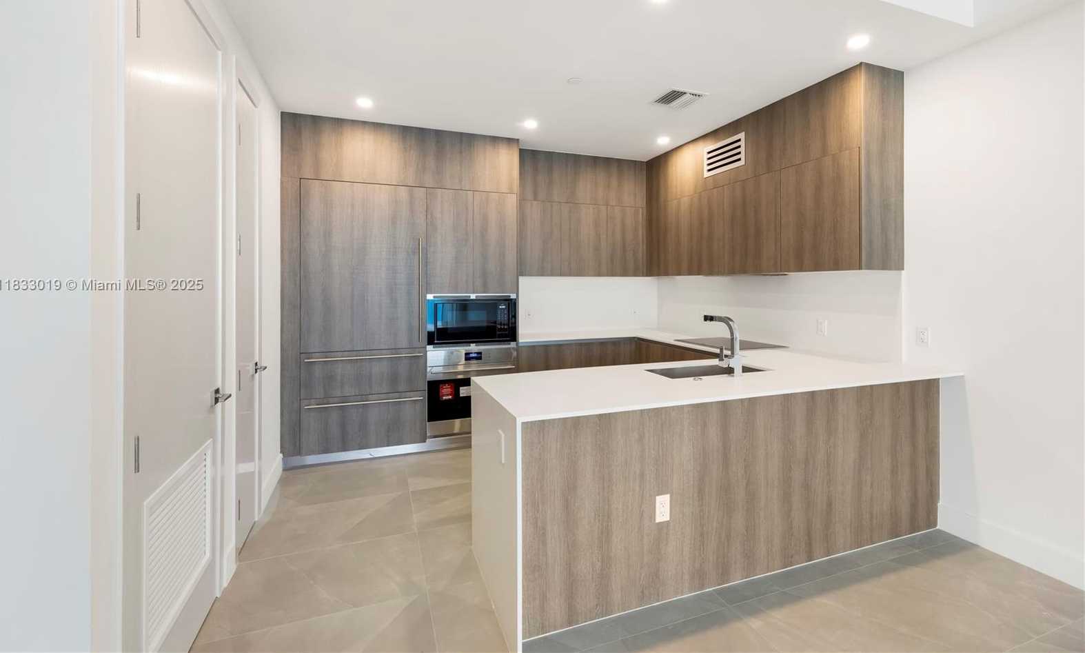 Small Image of 17550 COLLINS #1604, Sunny Isles Beach Number 8