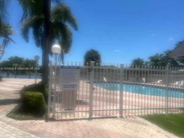 Small Image of Miami Number 3