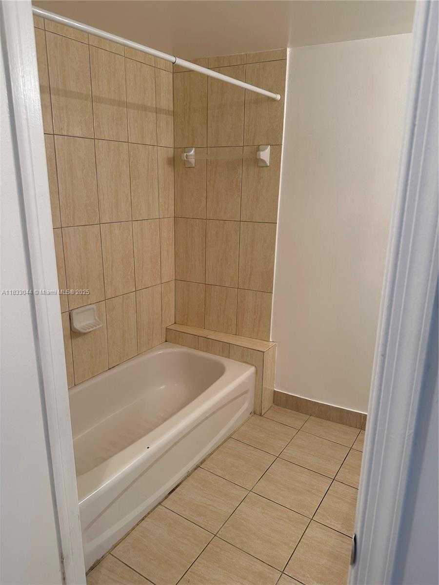 Small Image of 1750 NORTH BAYSHORE DR #1215, Miami Number 14
