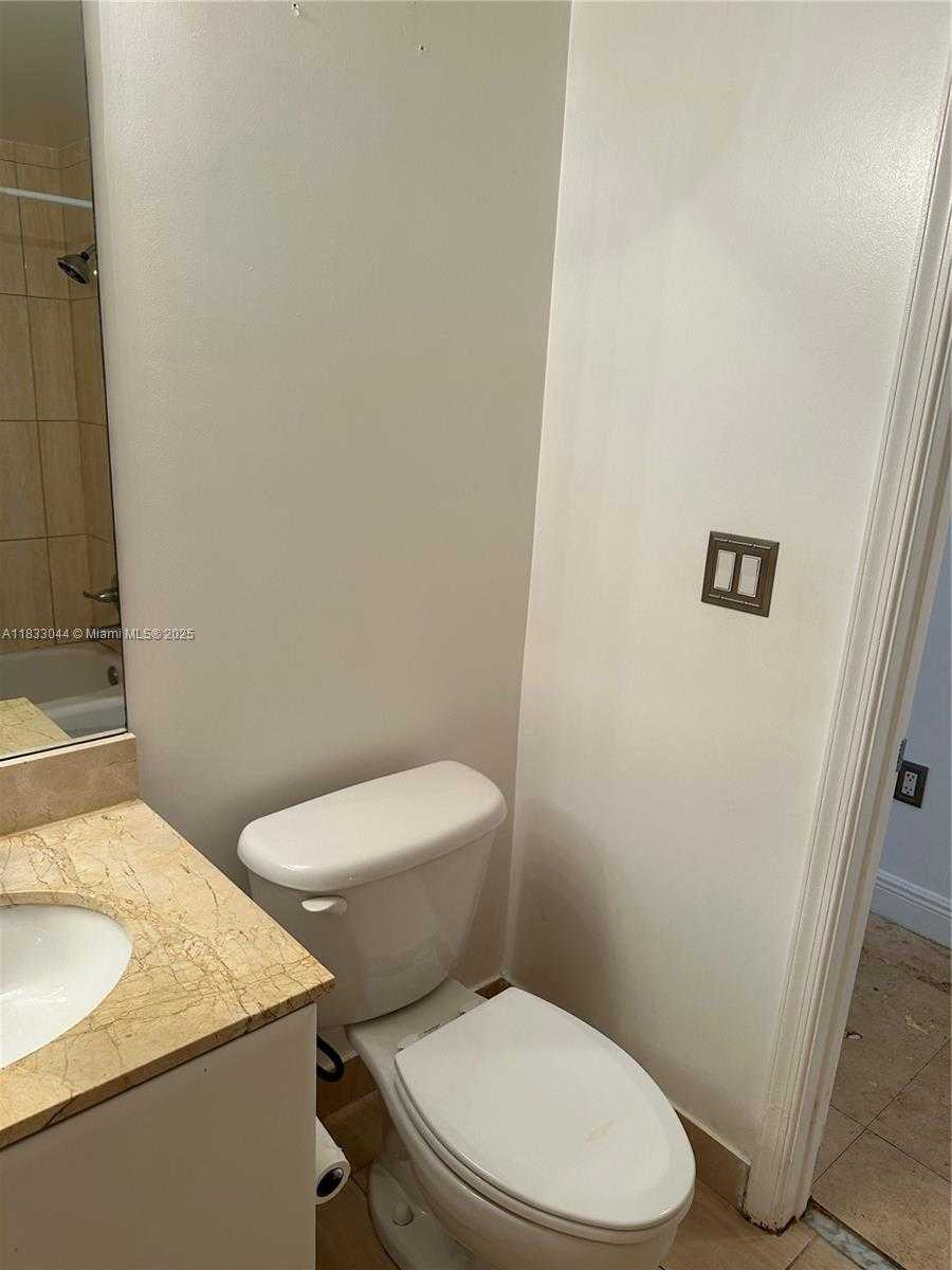 Small Image of 1750 NORTH BAYSHORE DR #1215, Miami Number 16