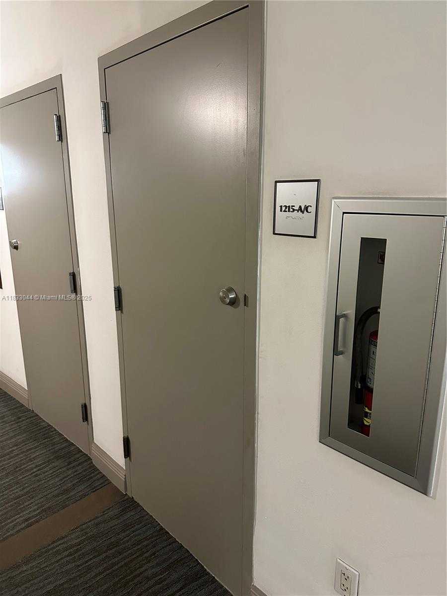 Small Image of 1750 NORTH BAYSHORE DR #1215, Miami Number 19