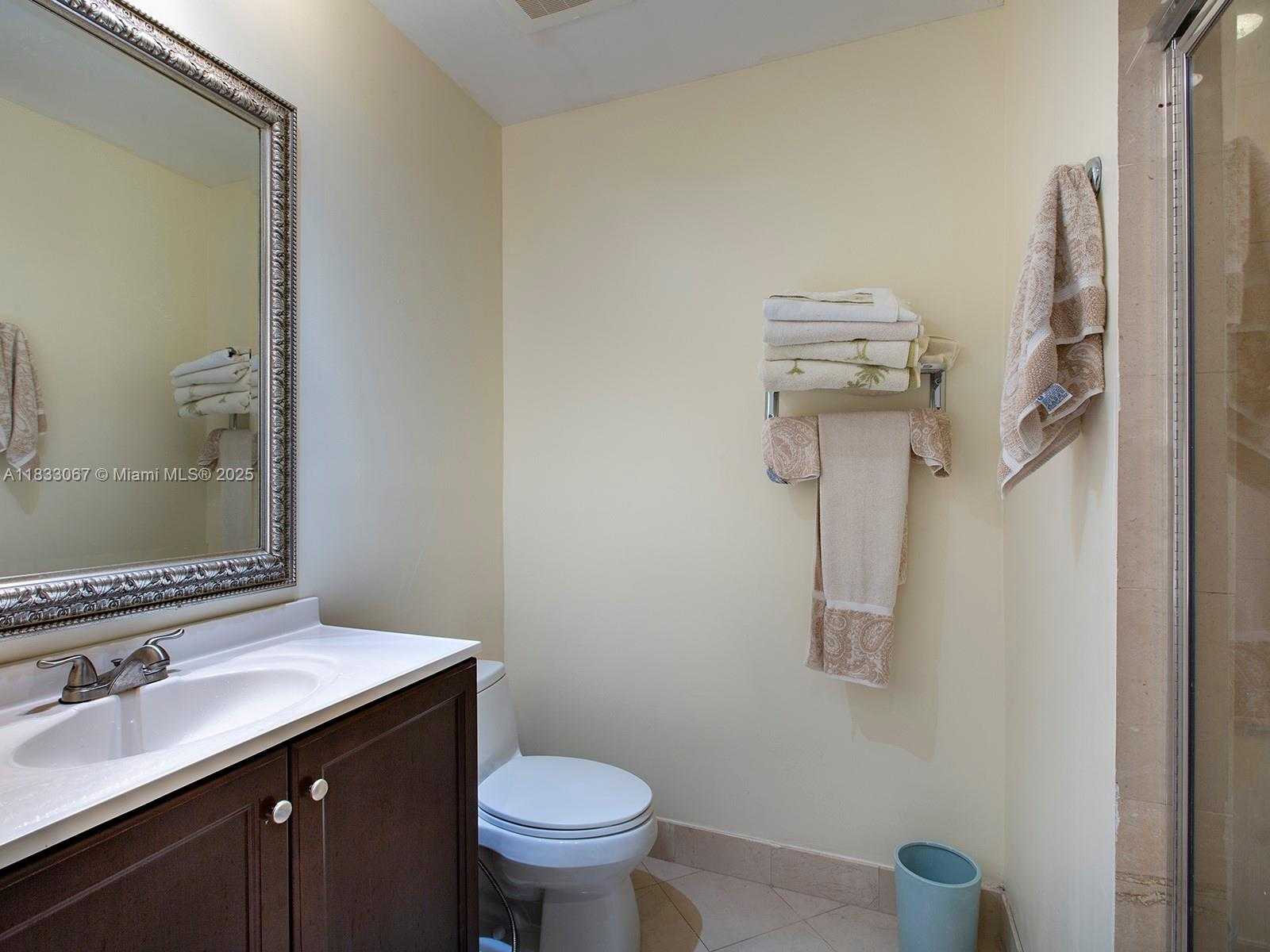 Small Image of 100 SOUTH POINTE DR #801, Miami Beach Number 14