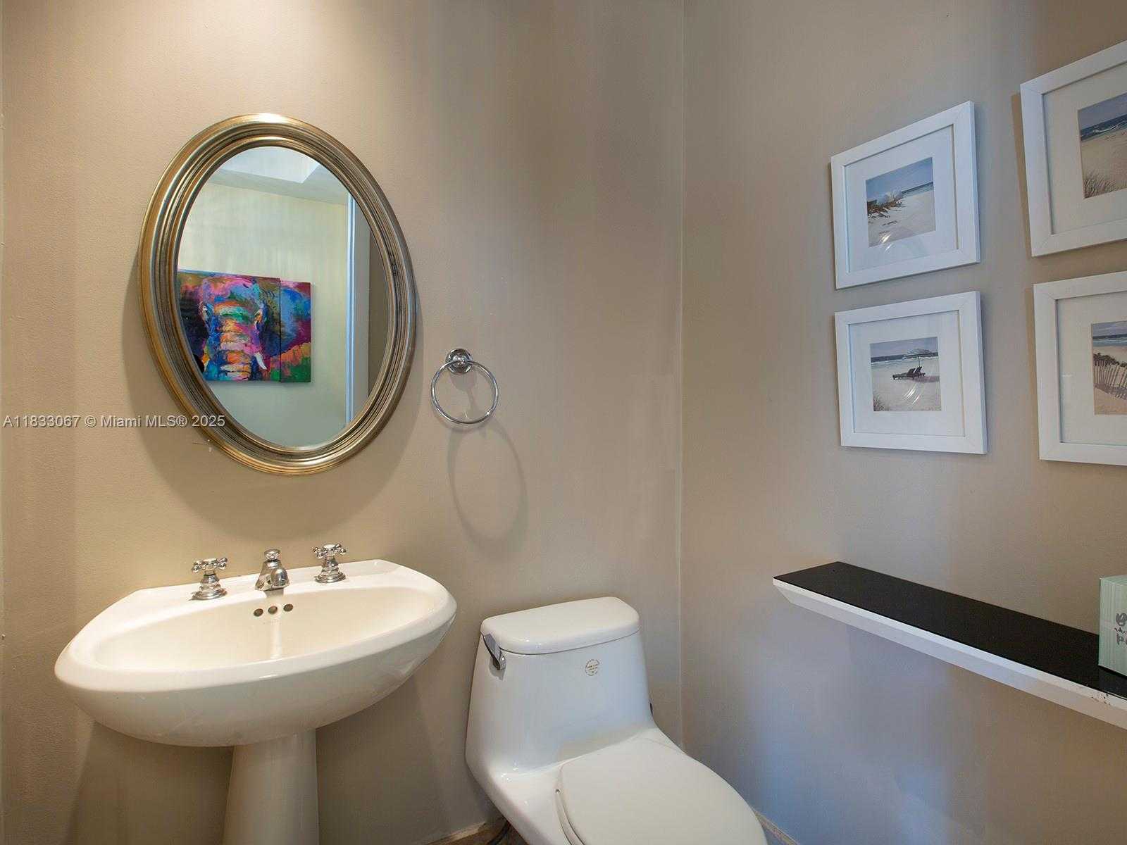 Small Image of 100 SOUTH POINTE DR #801, Miami Beach Number 15