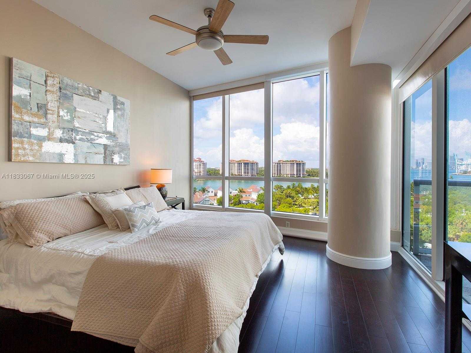 Small Image of 100 SOUTH POINTE DR #801, Miami Beach Number 3