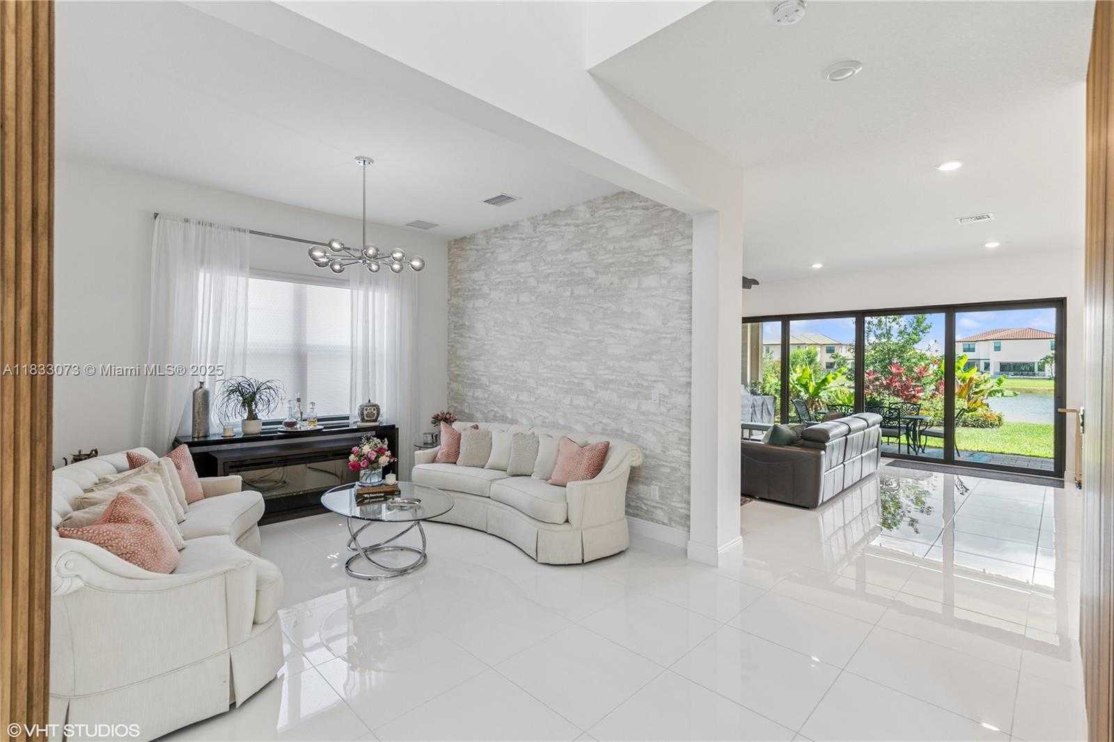 Small Image of 12060 LAKE TRAIL LN, Parkland Number 7