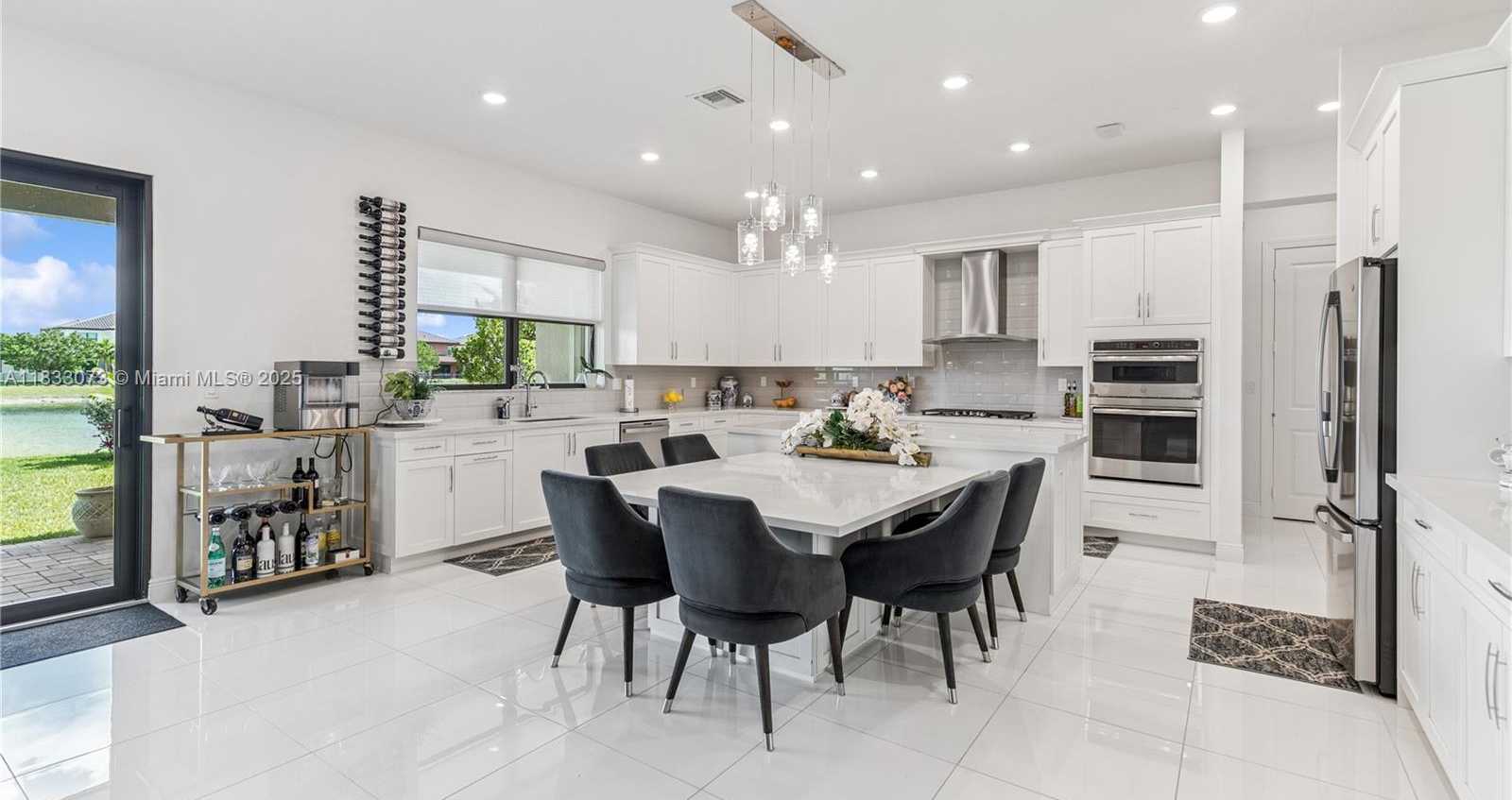 Small Image of 12060 LAKE TRAIL LN, Parkland Number 8