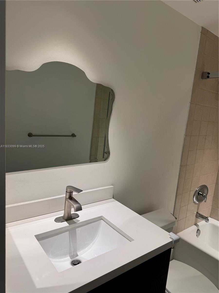 Small Image of 801 BRICKELL KEY BLVD #1904, Miami Number 8