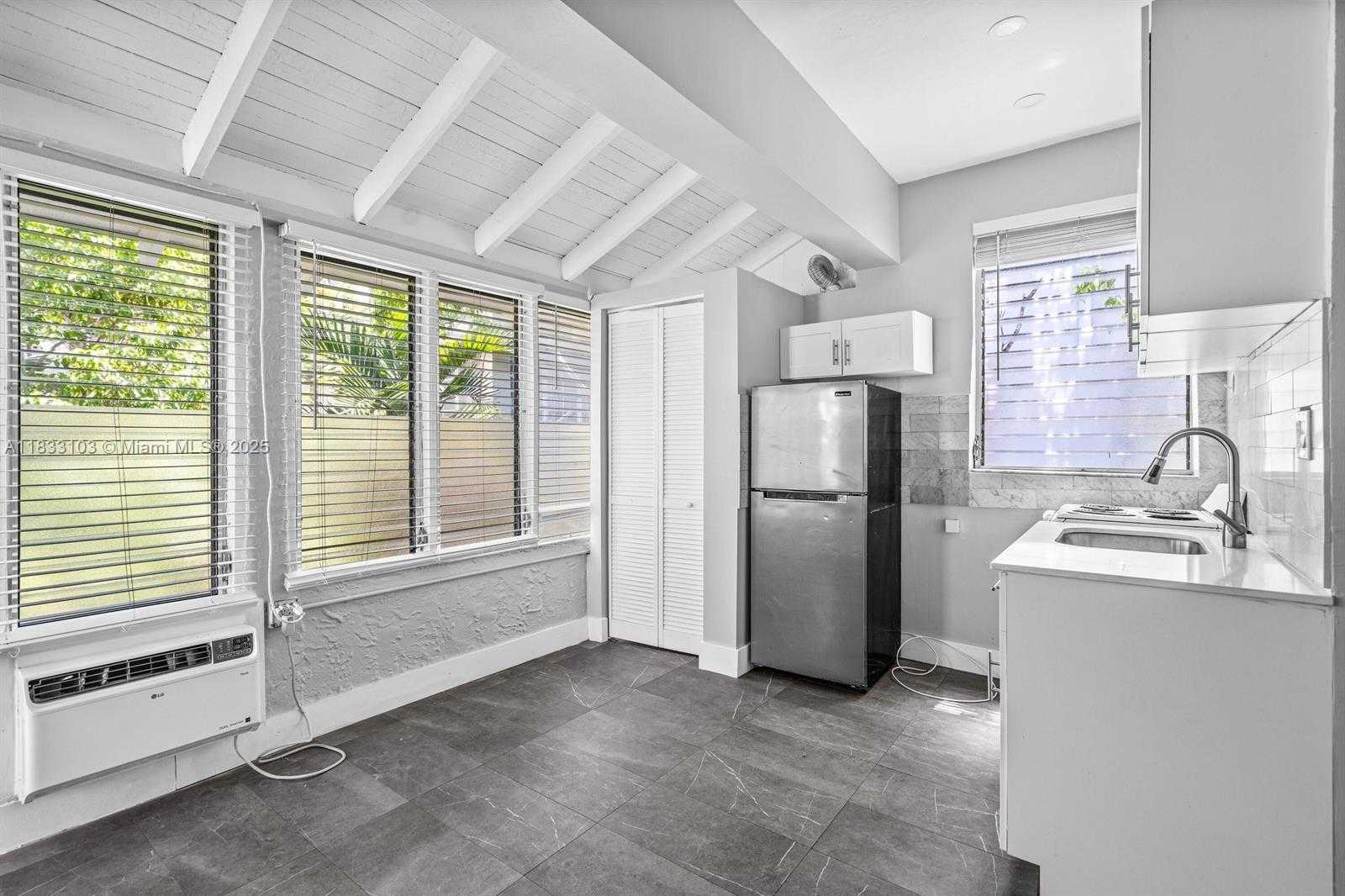 Small Image of 1507 MERIDIAN AVE #8, Miami Beach Number 4