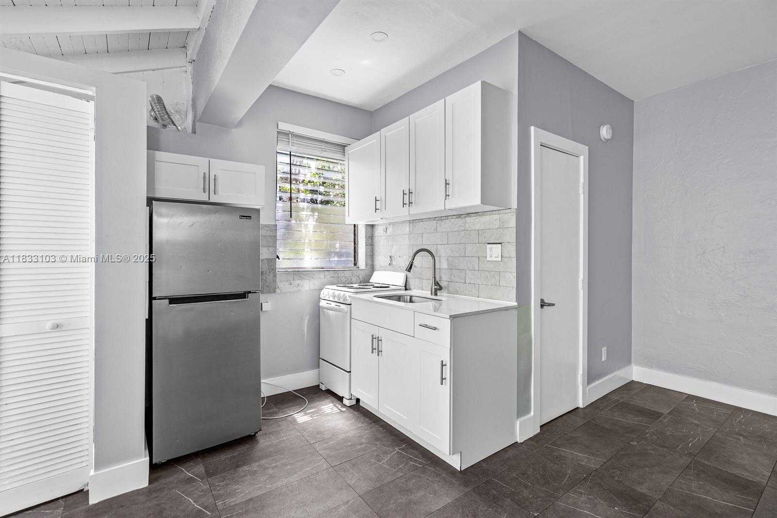 Small Image of 1507 MERIDIAN AVE #8, Miami Beach Number 5