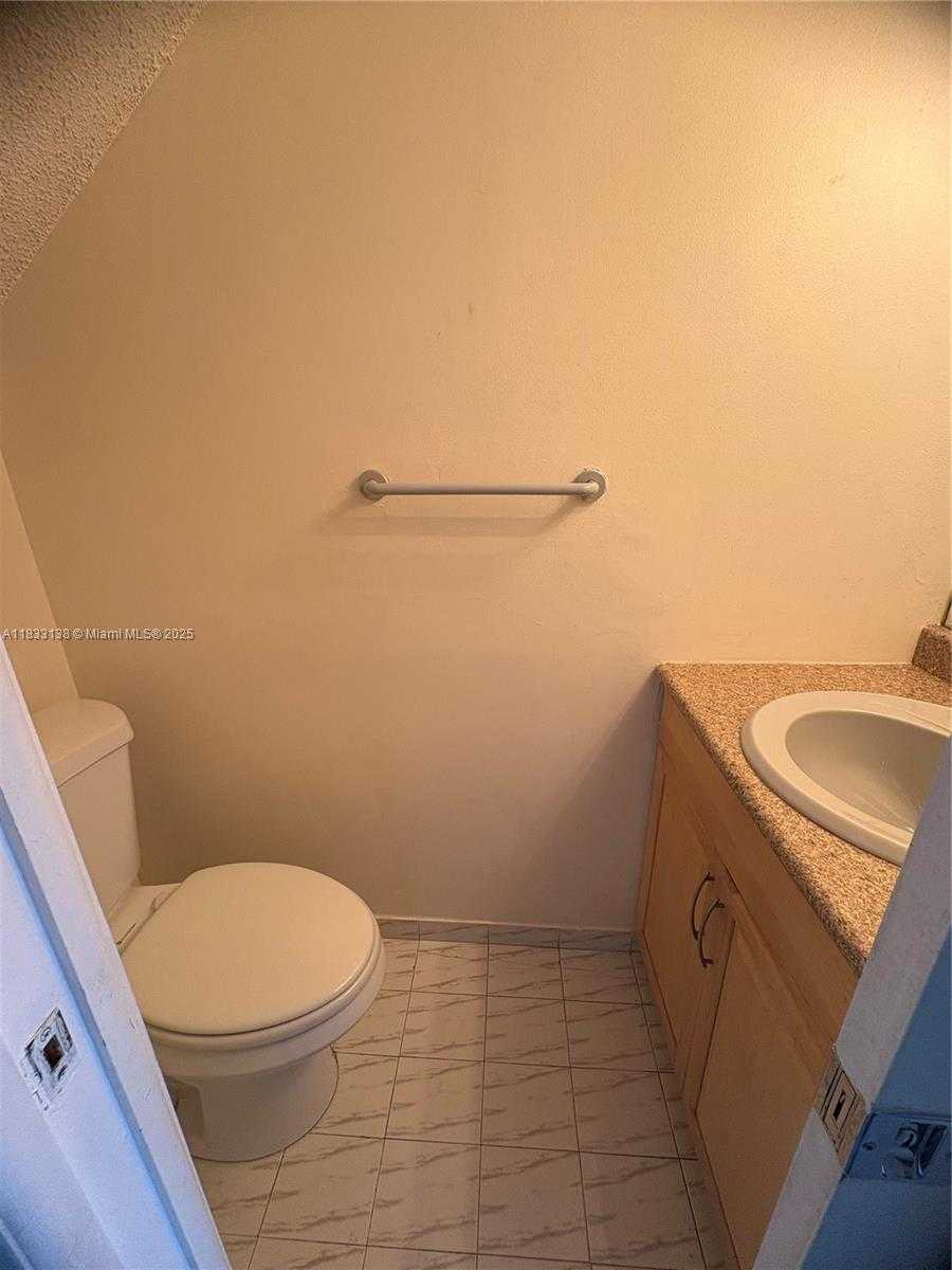 Small Image of 5625 WEST 26TH CT #201, Hialeah Number 10