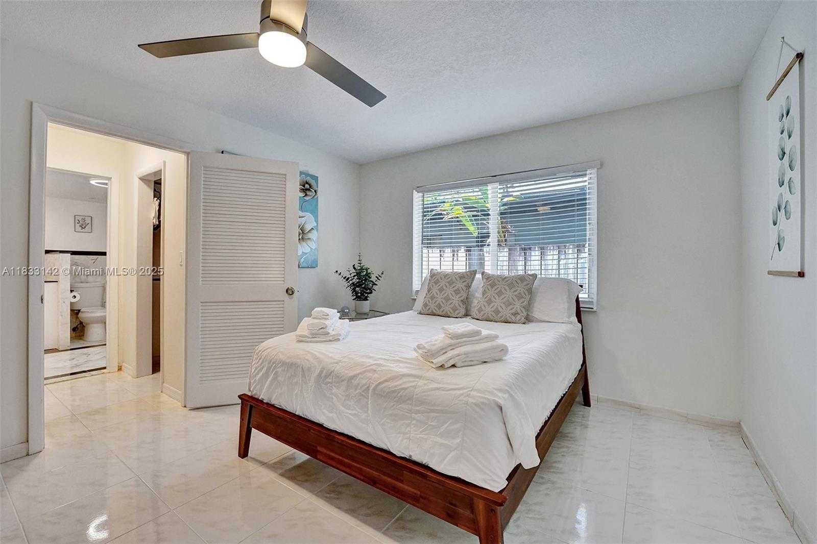 Small Image of 1242 HOLLYWOOD BLVD, Hollywood Number 12