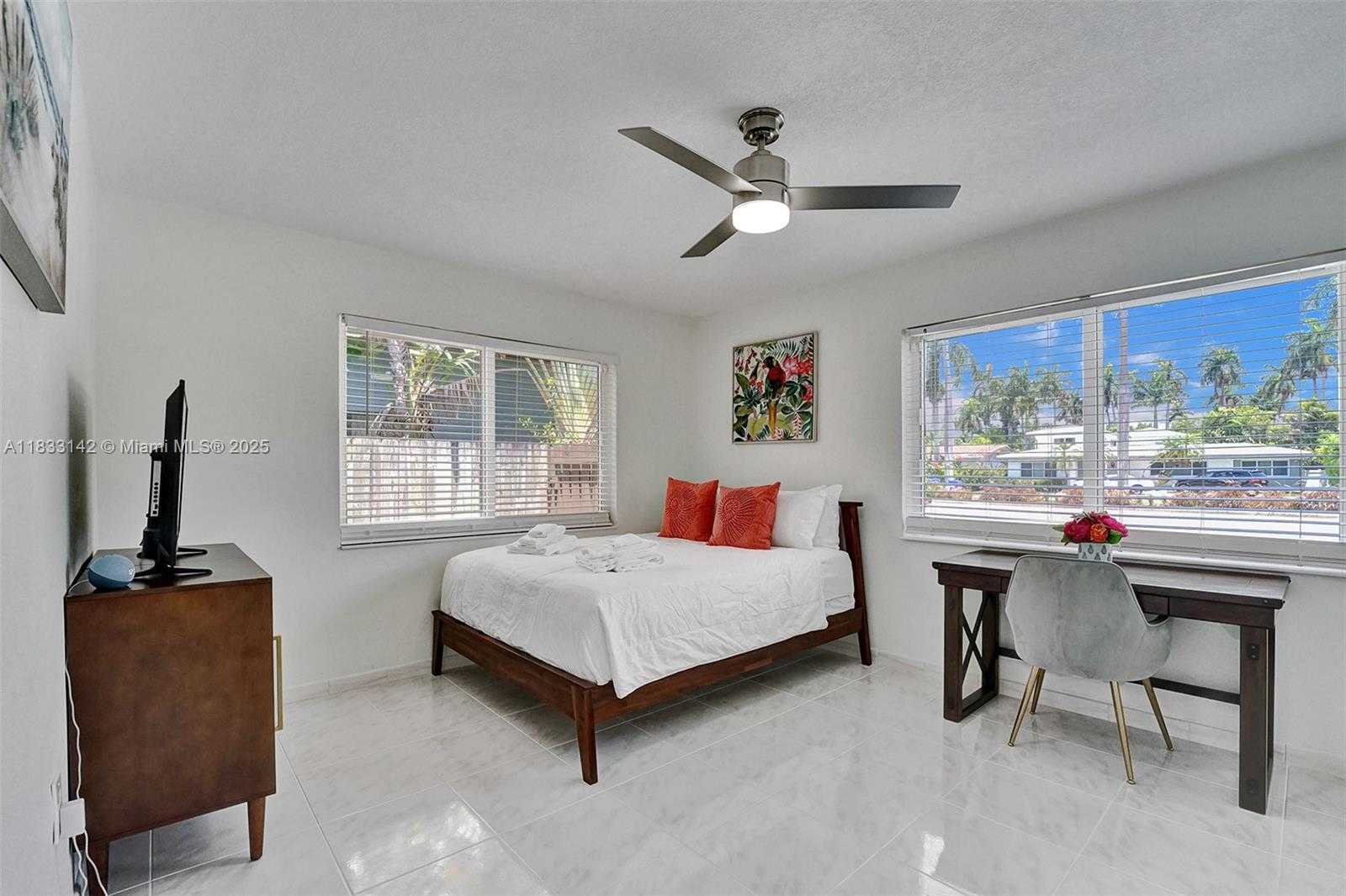 Small Image of 1242 HOLLYWOOD BLVD, Hollywood Number 13