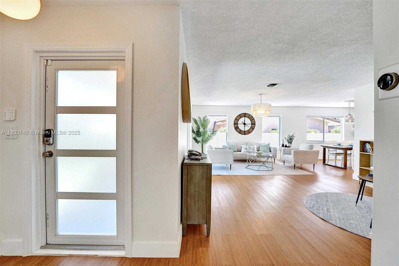 Small Image of 1242 HOLLYWOOD BLVD, Hollywood Number 16
