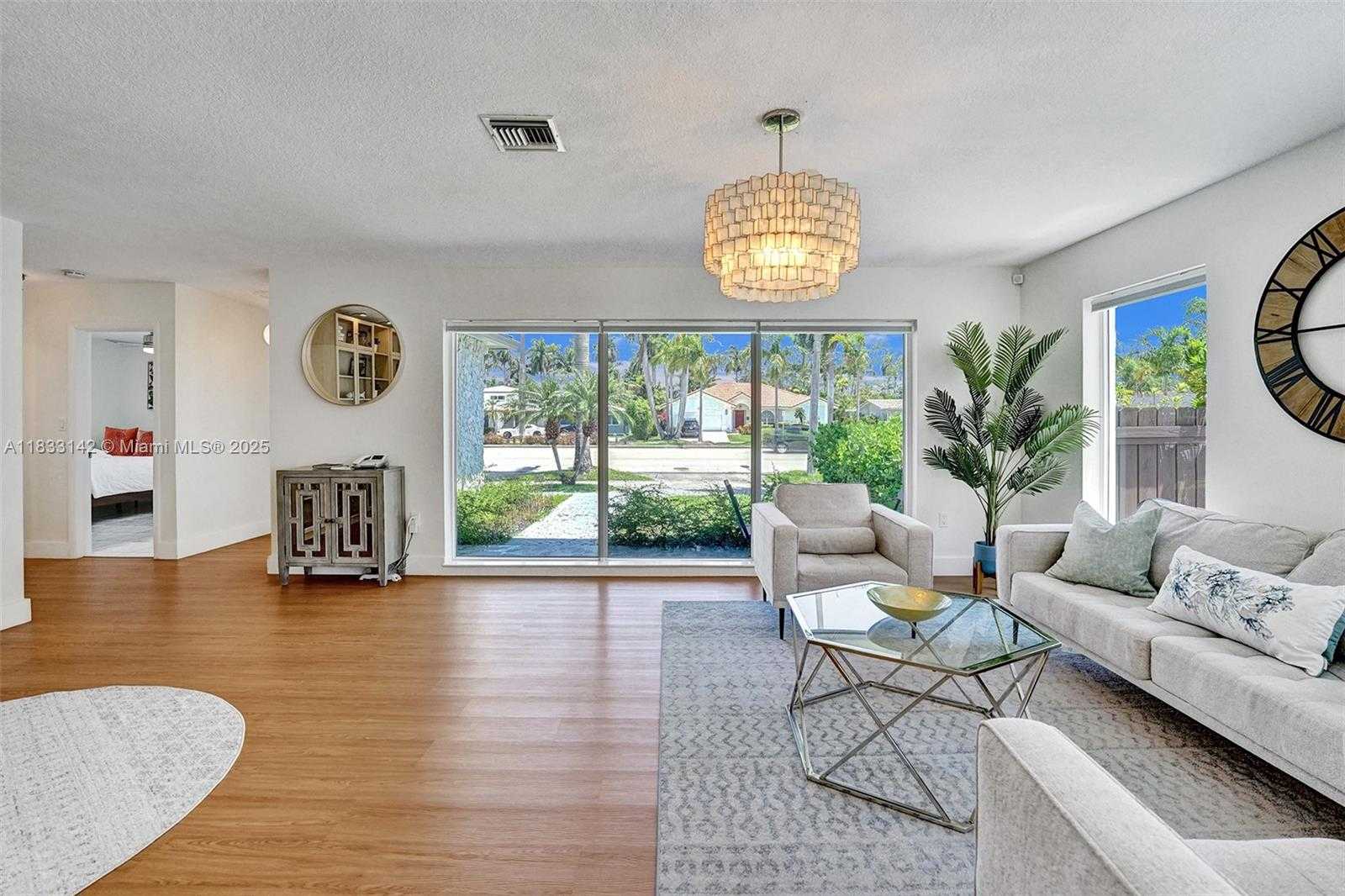 Small Image of 1242 HOLLYWOOD BLVD, Hollywood Number 2