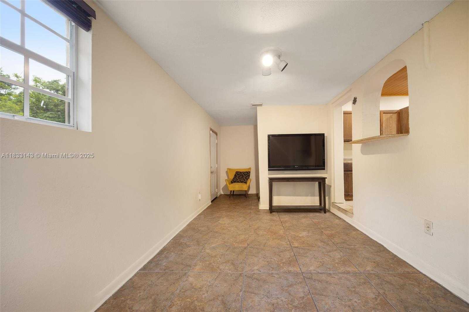 Small Image of 6401 SOUTH WEST 63RD CT, South Miami Number 11