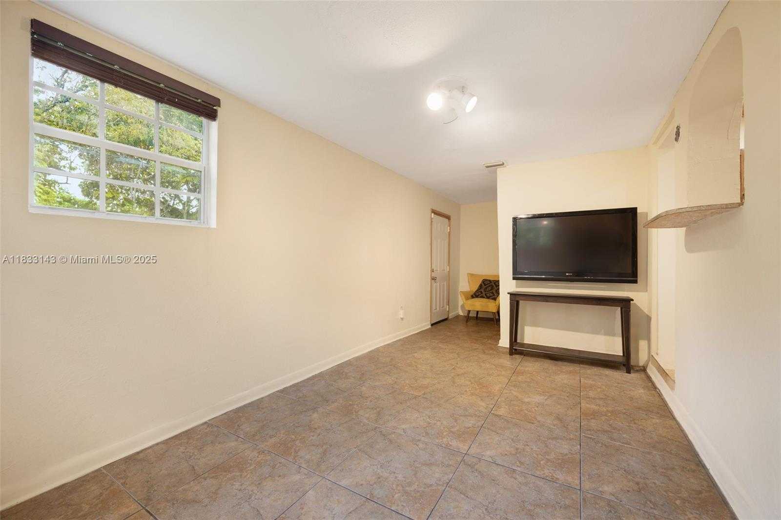 Small Image of 6401 SOUTH WEST 63RD CT, South Miami Number 12