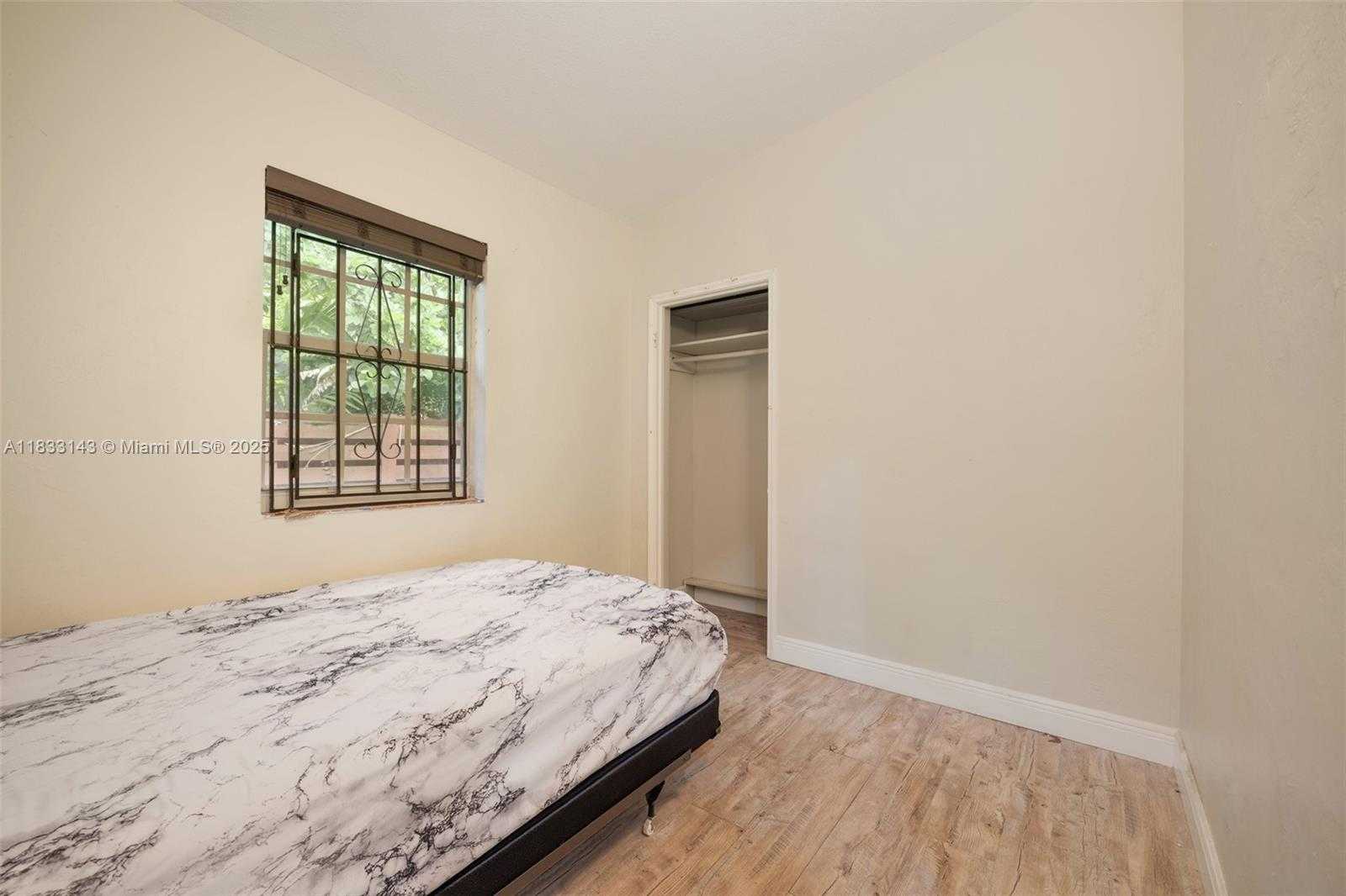 Small Image of 6401 SOUTH WEST 63RD CT, South Miami Number 14