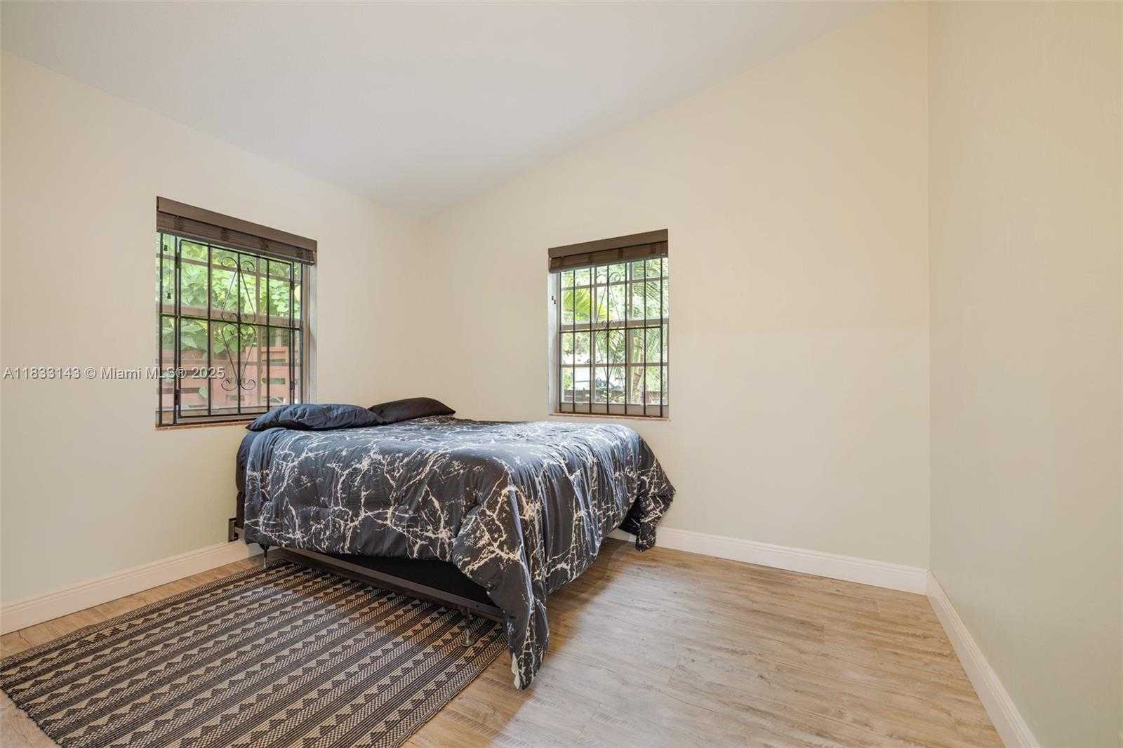 Small Image of 6401 SOUTH WEST 63RD CT, South Miami Number 15