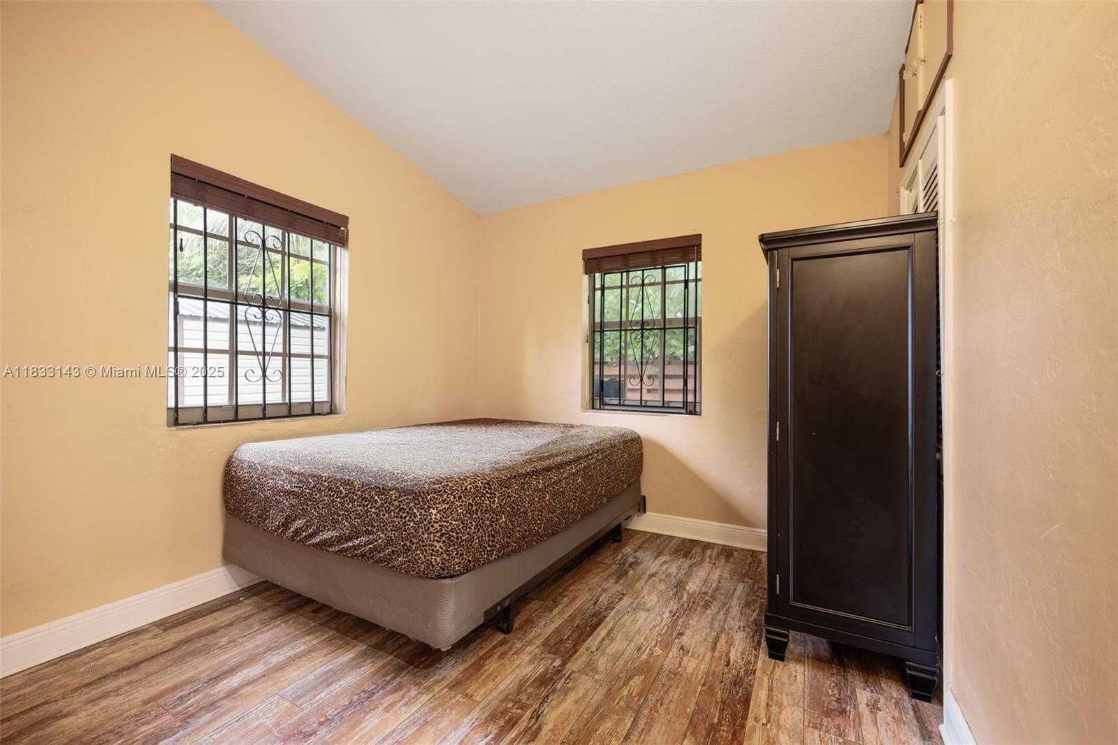 Small Image of 6401 SOUTH WEST 63RD CT, South Miami Number 16