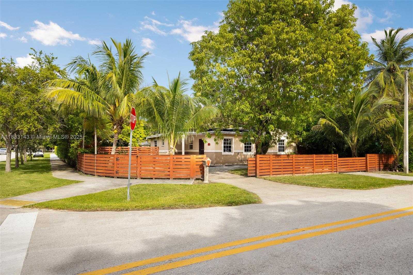 Small Image of 6401 SOUTH WEST 63RD CT, South Miami Number 2