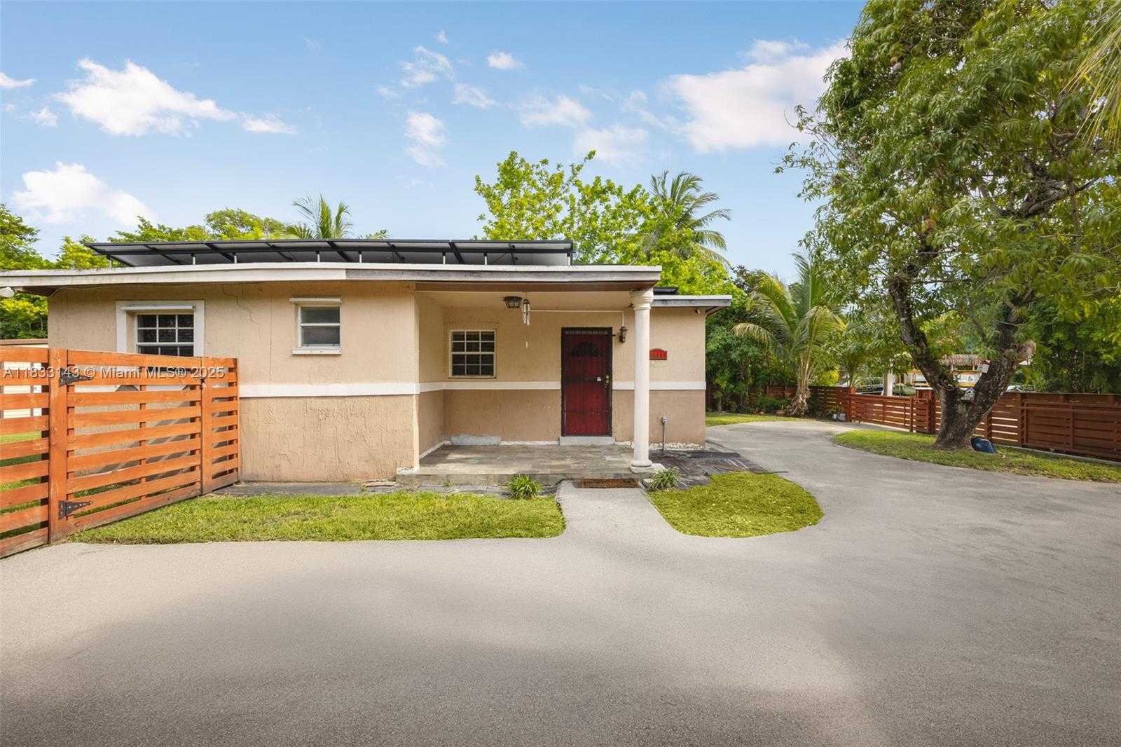 Small Image of 6401 SOUTH WEST 63RD CT, South Miami Number 5