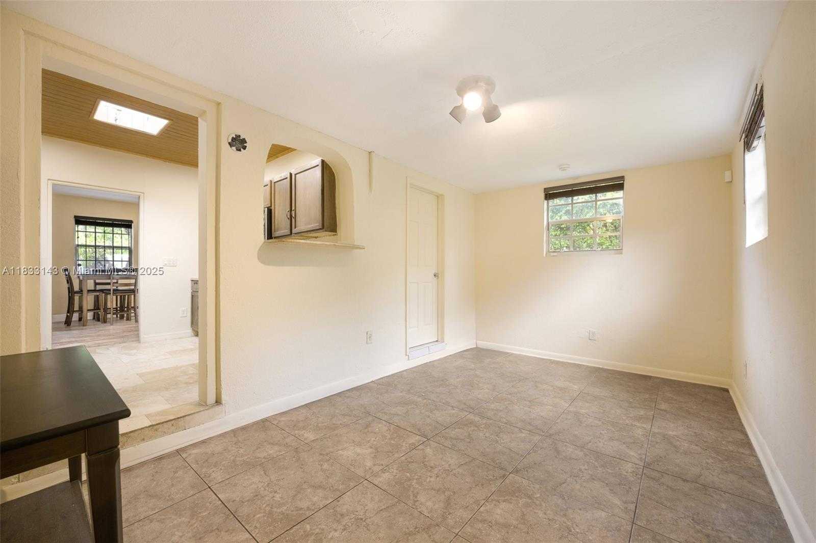 Small Image of 6401 SOUTH WEST 63RD CT, South Miami Number 8