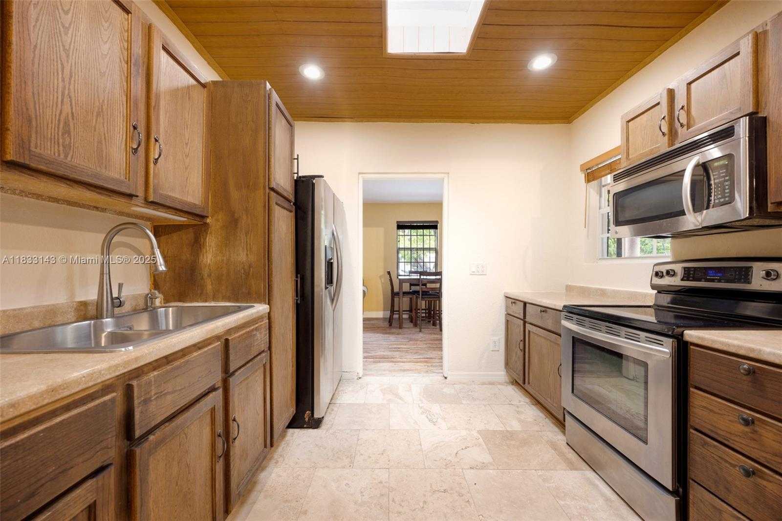 Small Image of 6401 SOUTH WEST 63RD CT, South Miami Number 9