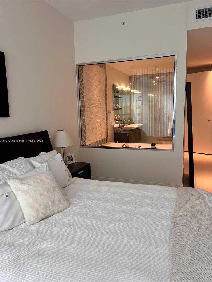Small Image of 200 BISCAYNE BOULEVARD WAY #4603, Miami Number 12