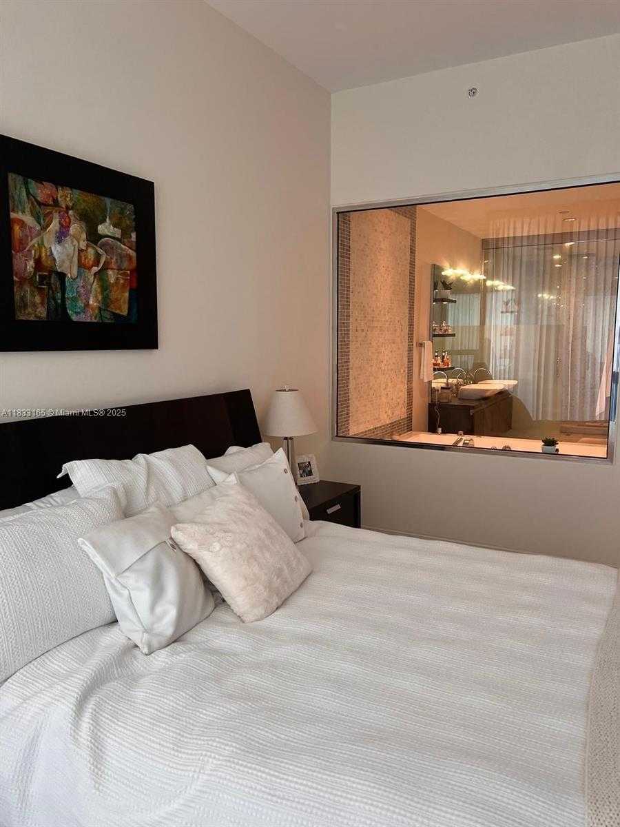 Small Image of 200 BISCAYNE BOULEVARD WAY #4603, Miami Number 13