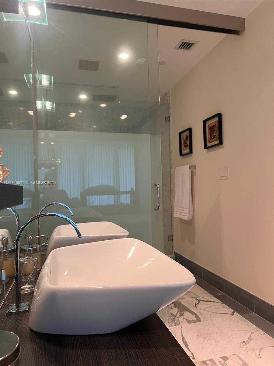 Small Image of 200 BISCAYNE BOULEVARD WAY #4603, Miami Number 28