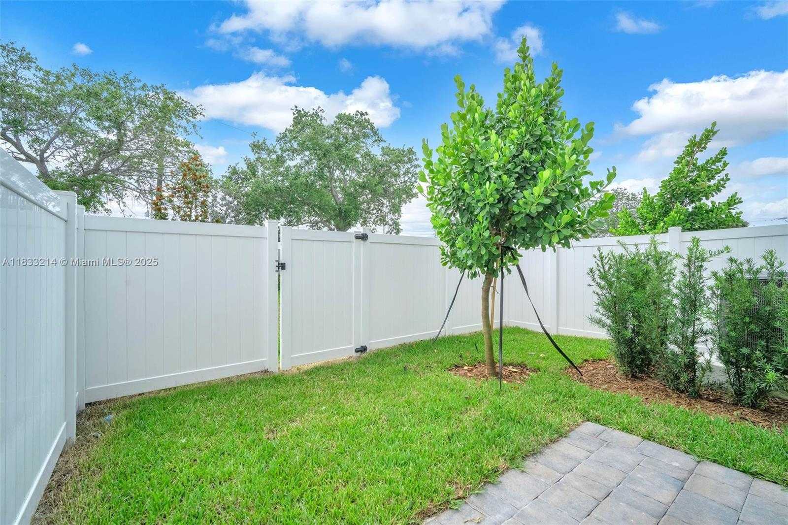 Small Image of 142 SOUTH WEST 171ST WAY #142, Pembroke Pines Number 4