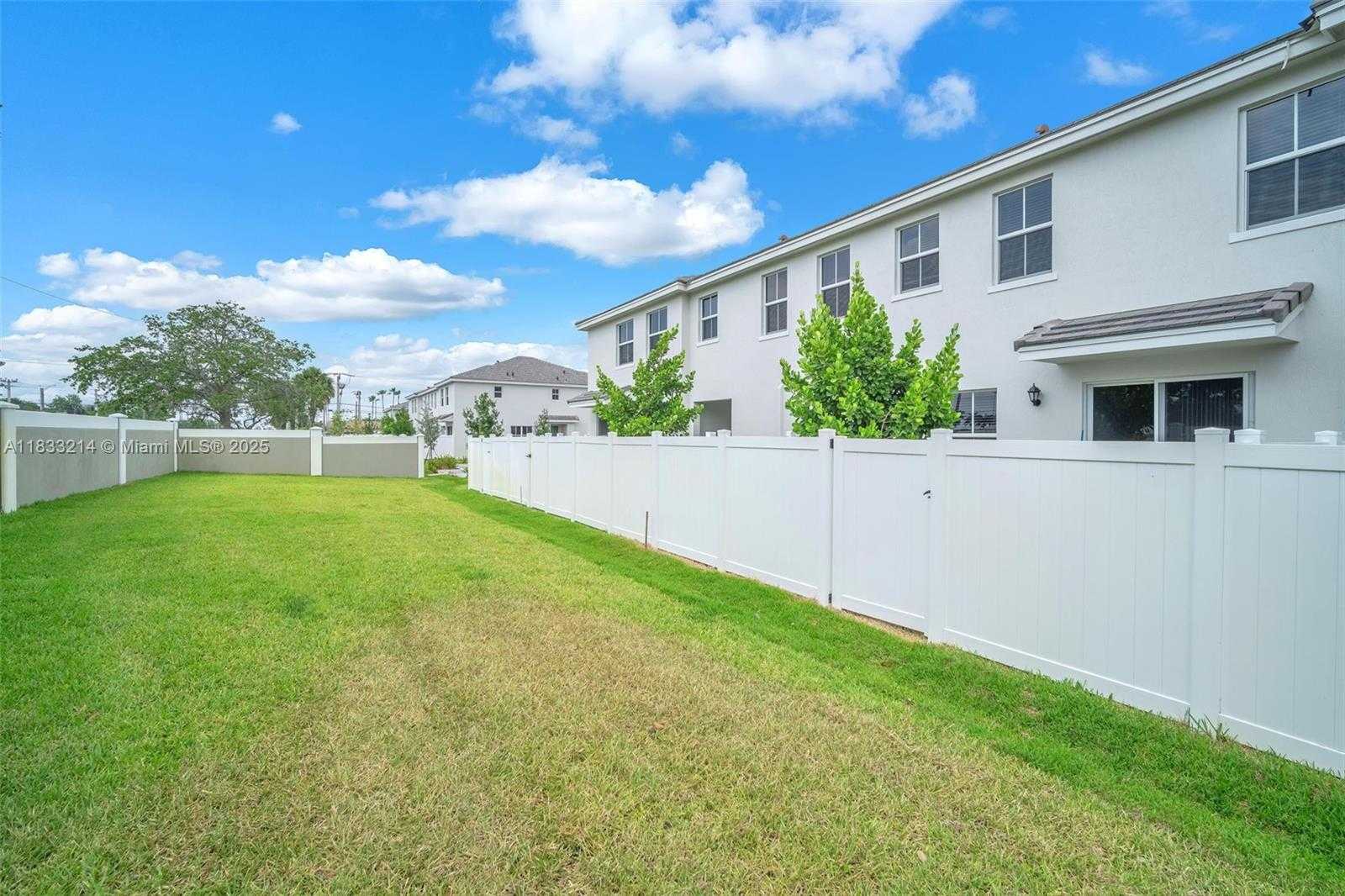 Small Image of 142 SOUTH WEST 171ST WAY #142, Pembroke Pines Number 6