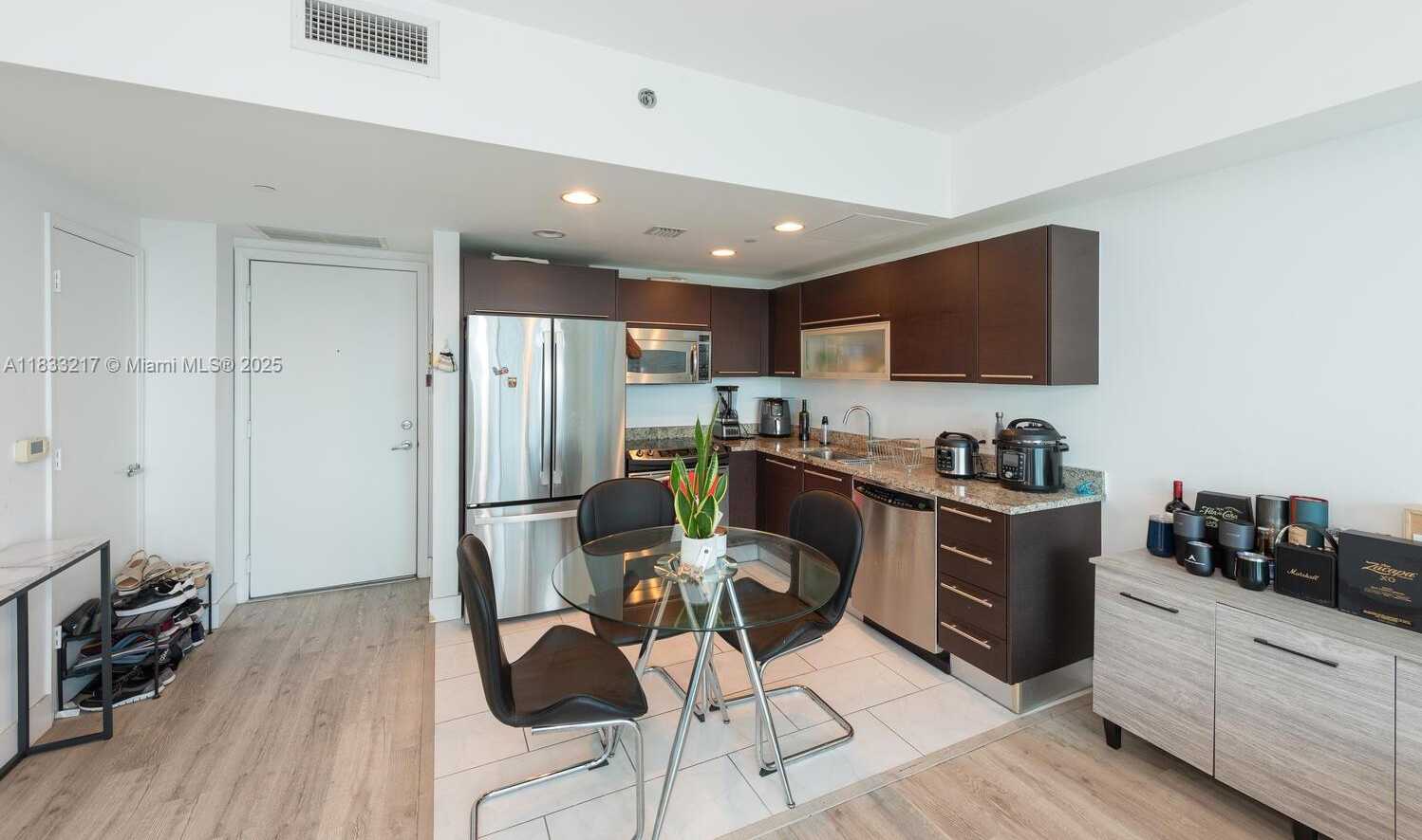 Small Image of 950 BRICKELL BAY DR #3409, Miami Number 10