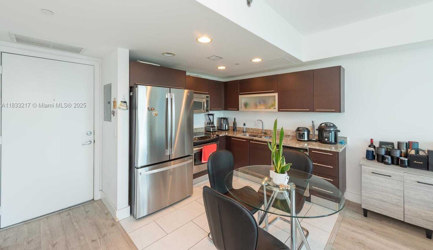 Small Image of 950 BRICKELL BAY DR #3409, Miami Number 11