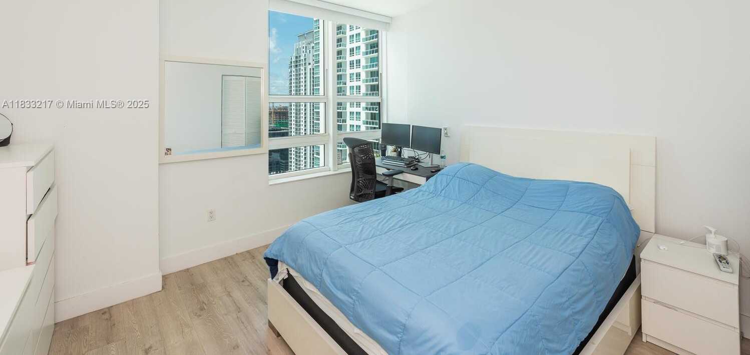 Small Image of 950 BRICKELL BAY DR #3409, Miami Number 12