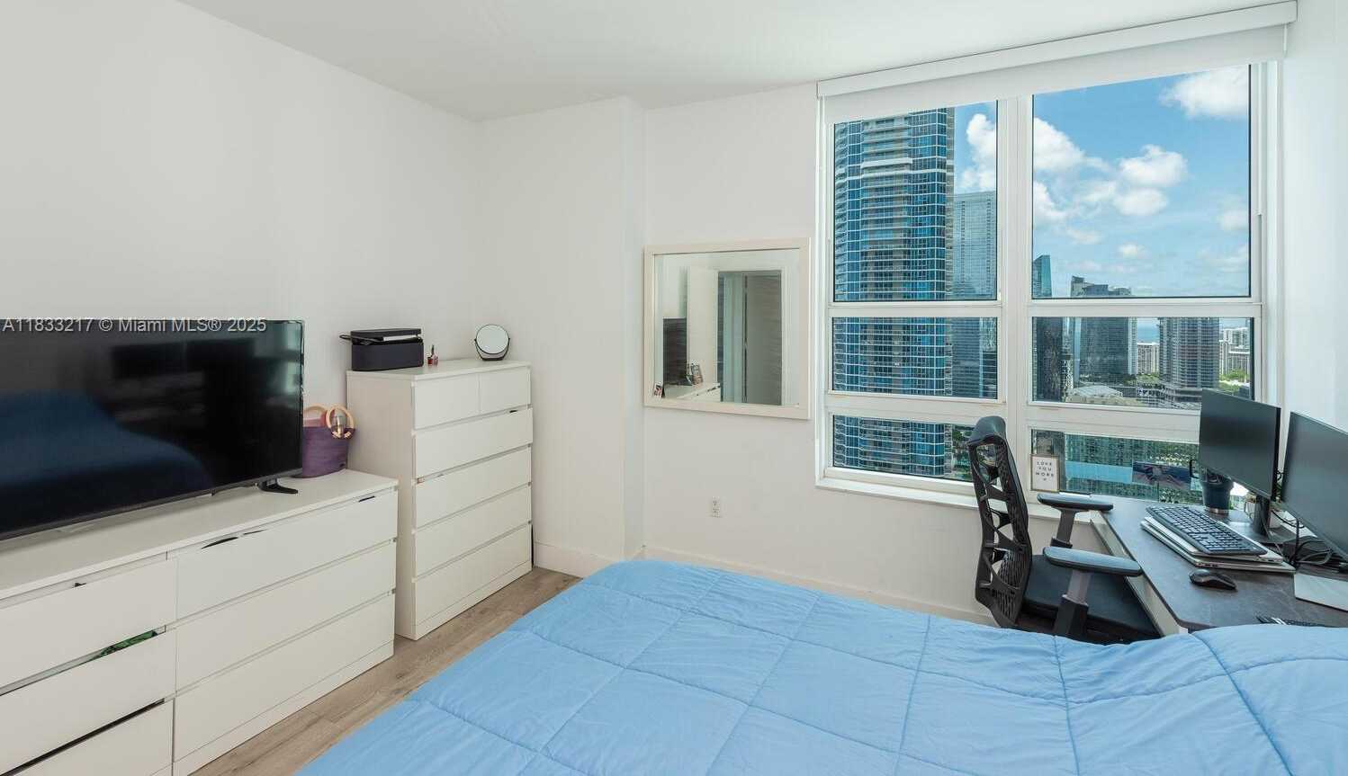 Small Image of 950 BRICKELL BAY DR #3409, Miami Number 13