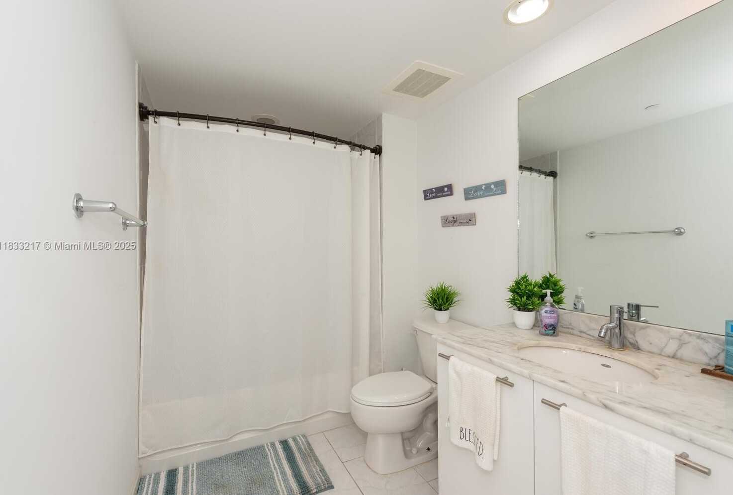 Small Image of 950 BRICKELL BAY DR #3409, Miami Number 15