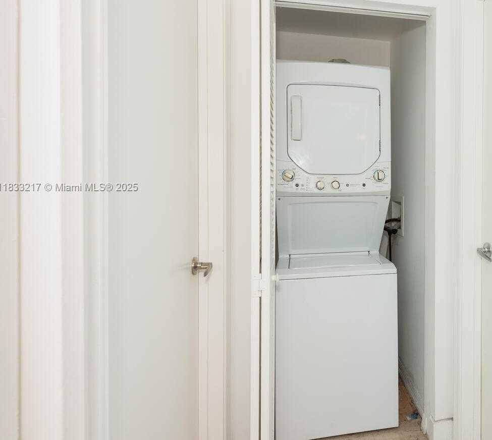 Small Image of 950 BRICKELL BAY DR #3409, Miami Number 16