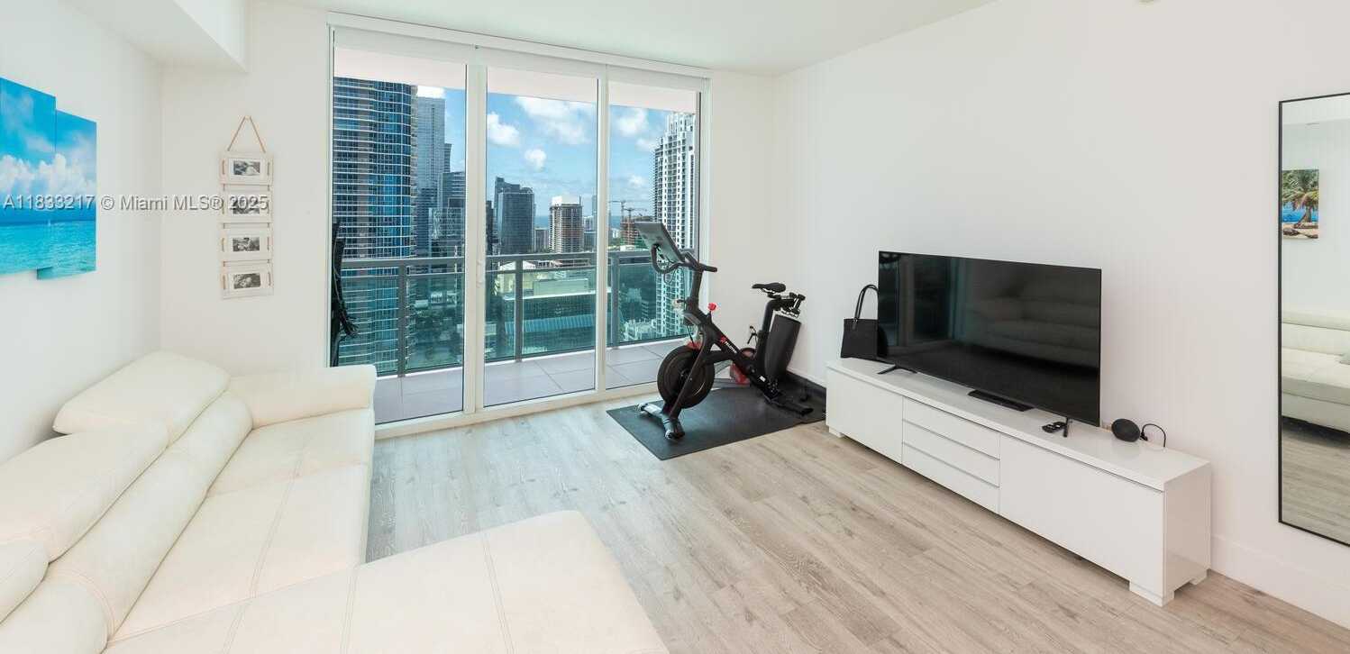 Small Image of 950 BRICKELL BAY DR #3409, Miami Number 6