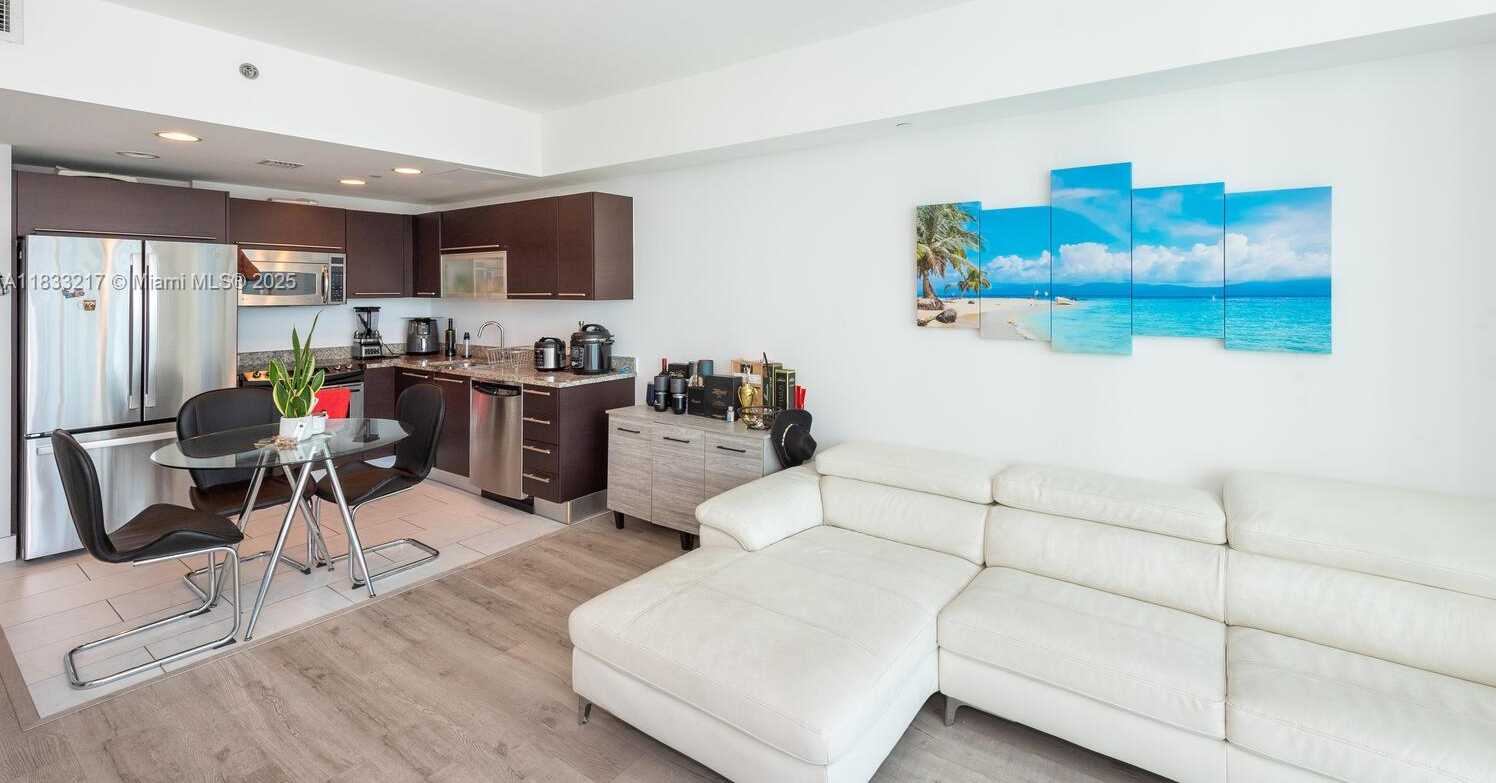Small Image of 950 BRICKELL BAY DR #3409, Miami Number 8