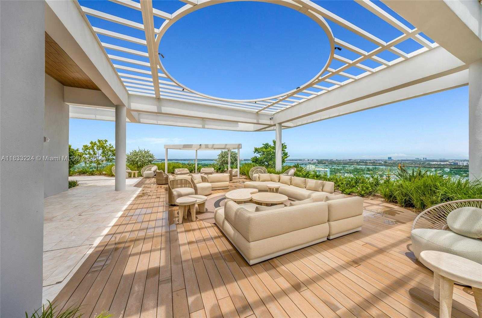 Small Image of 580 72 #910, Miami Beach Number 16