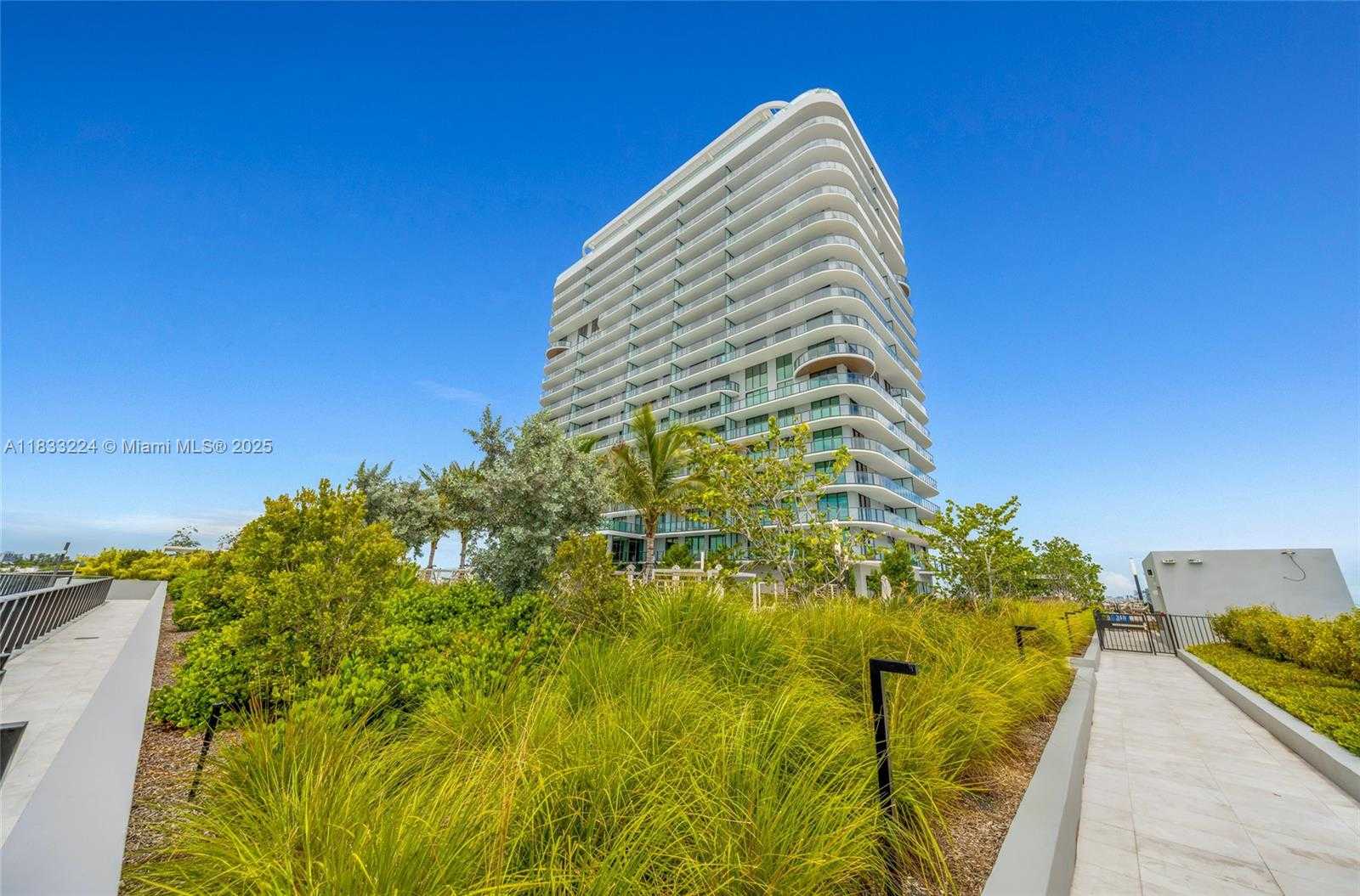 Small Image of 580 72 #910, Miami Beach Number 17