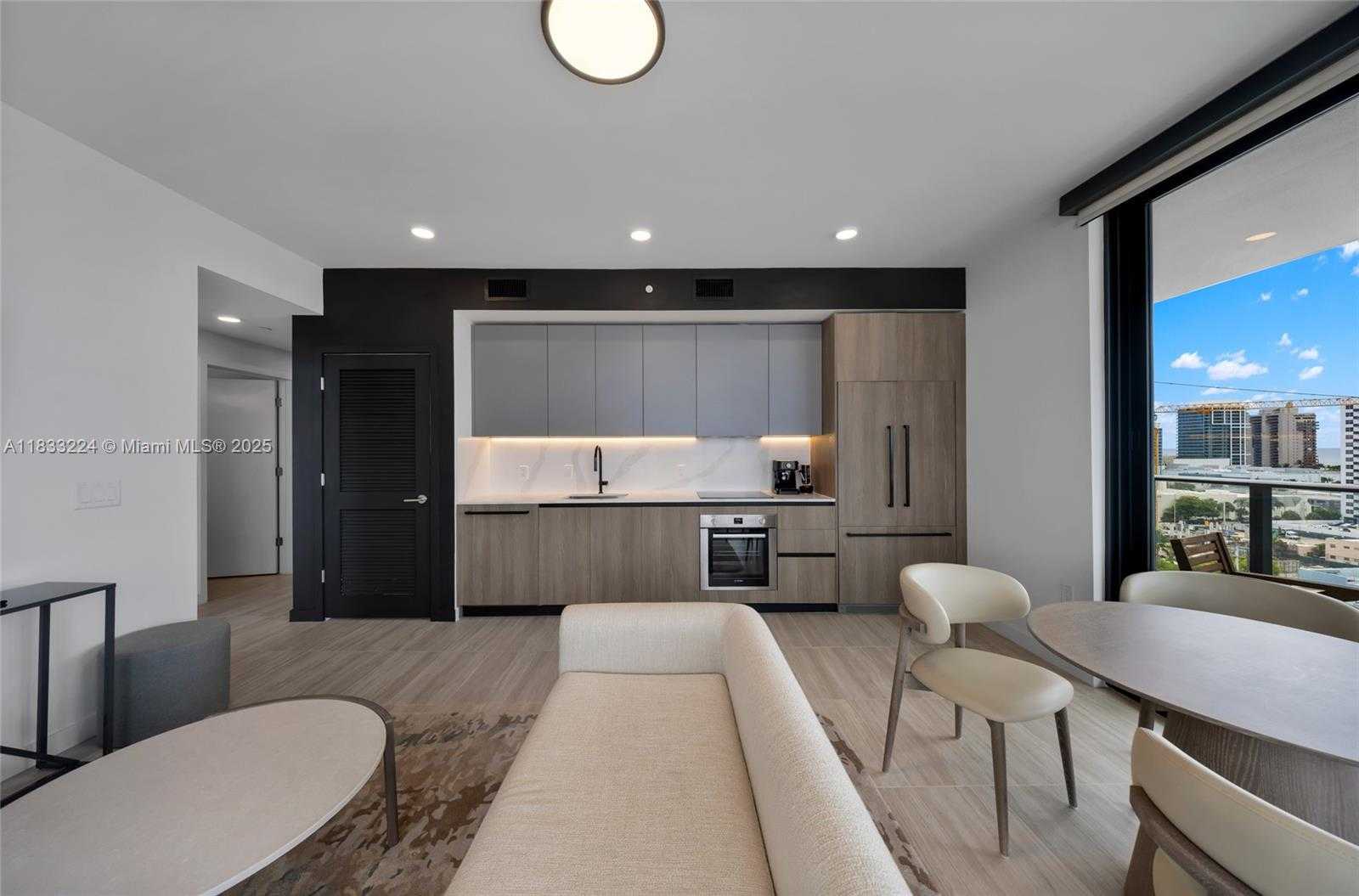 Small Image of 580 72 #910, Miami Beach Number 25