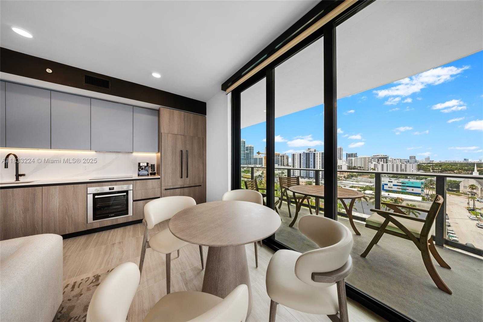 Small Image of 580 72 #910, Miami Beach Number 30
