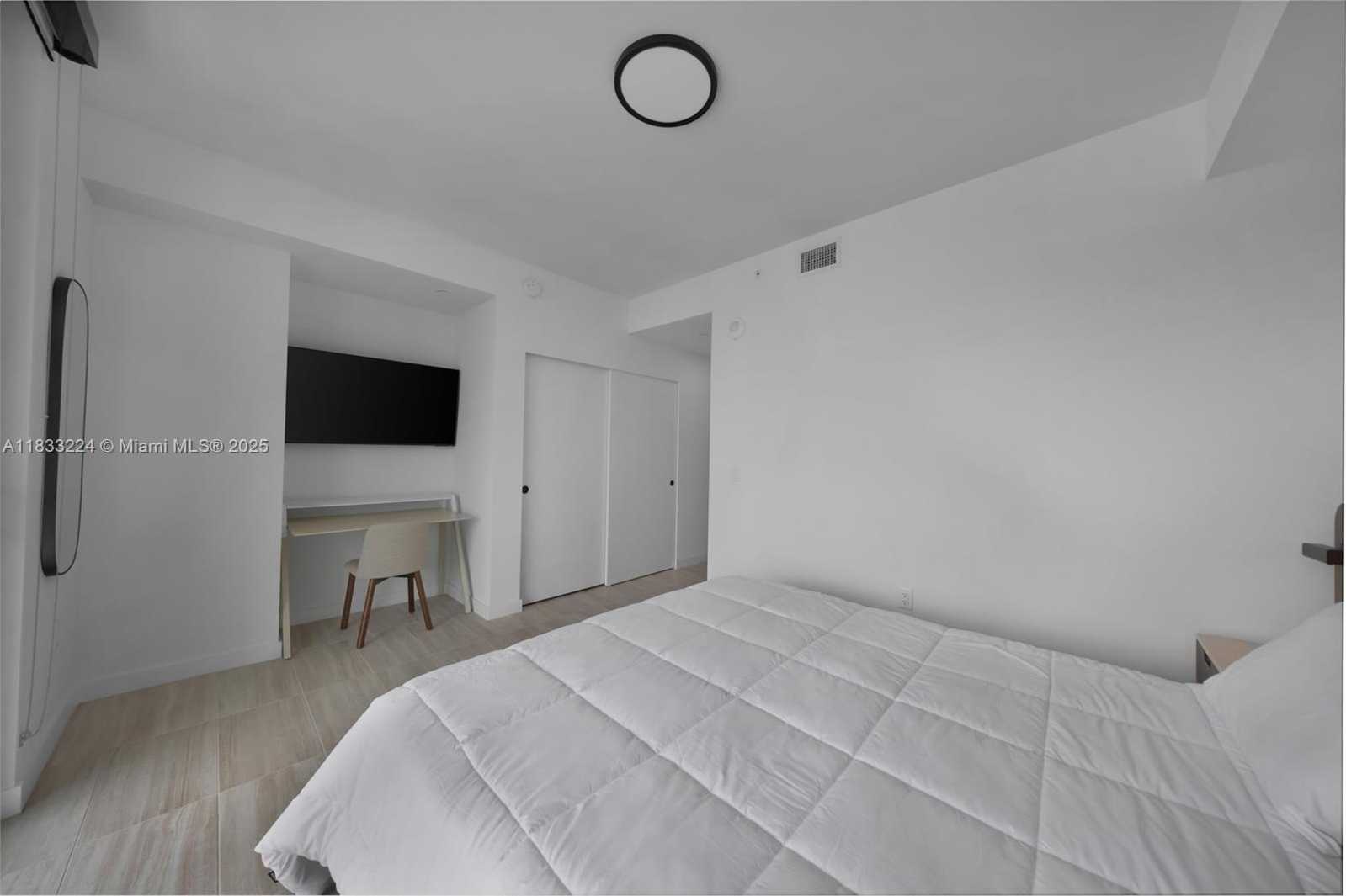 Small Image of 580 72 #910, Miami Beach Number 49