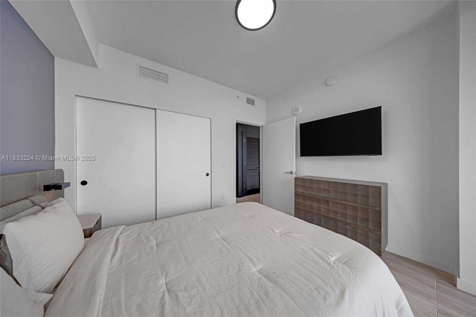 Small Image of 580 72 #910, Miami Beach Number 50