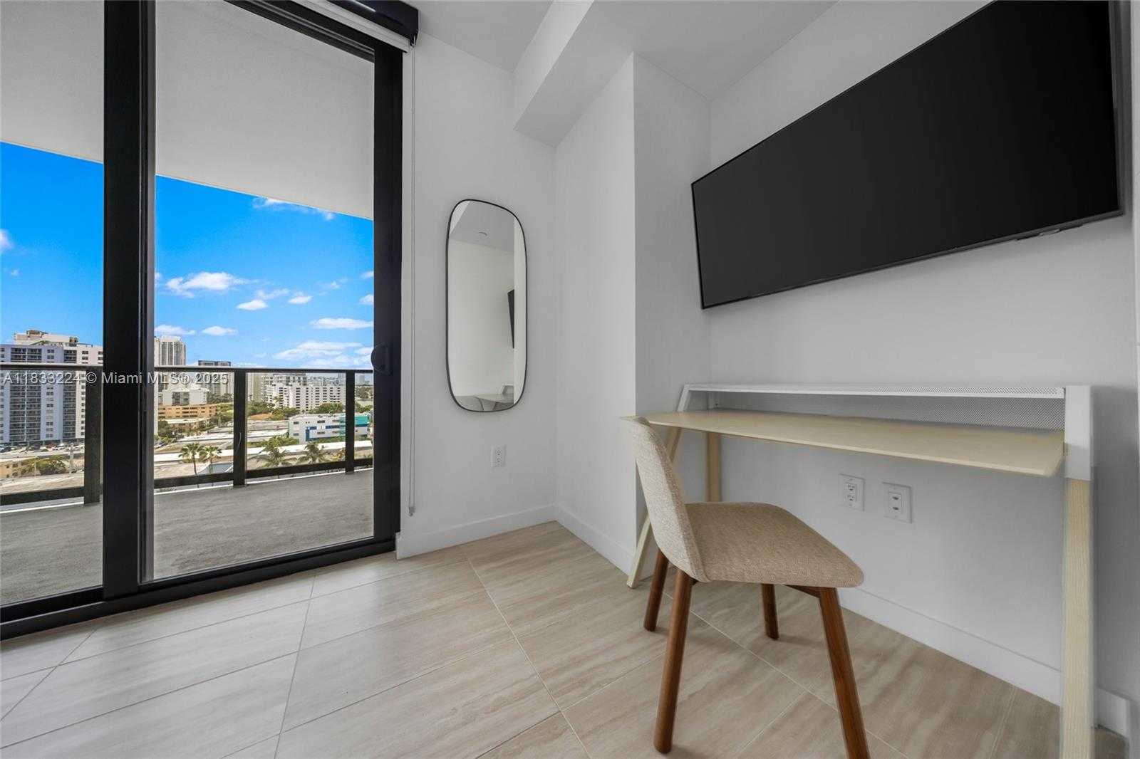 Small Image of 580 72 #910, Miami Beach Number 51