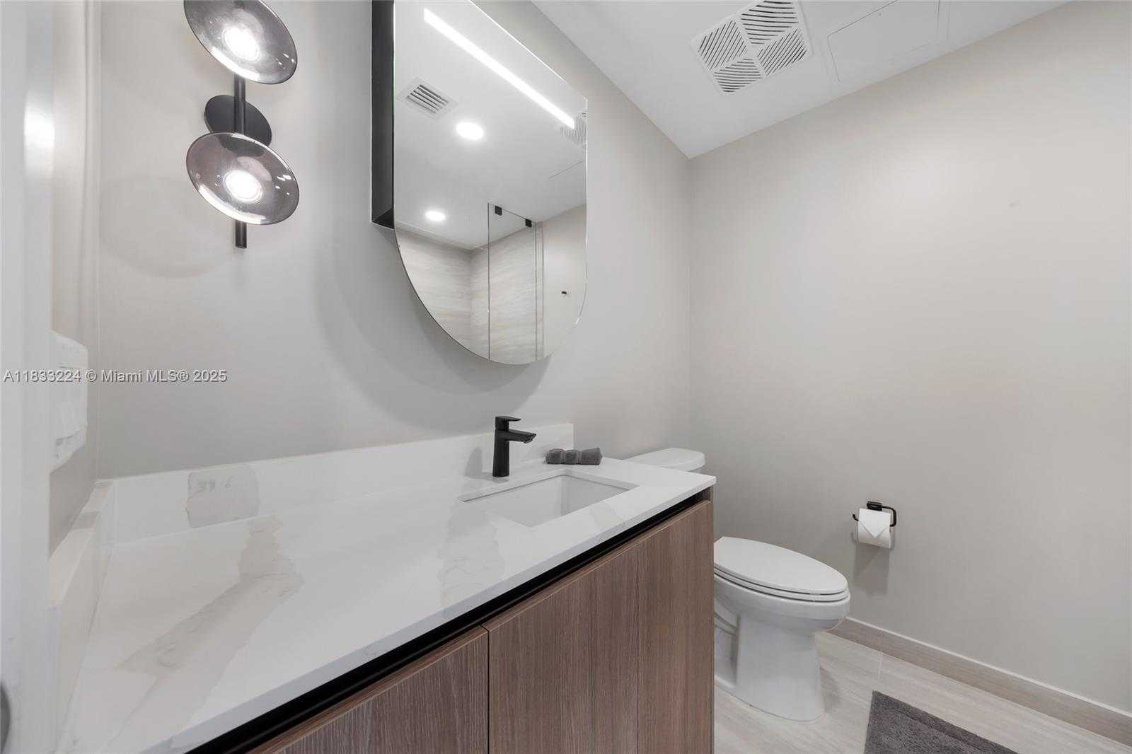 Small Image of 580 72 #910, Miami Beach Number 59