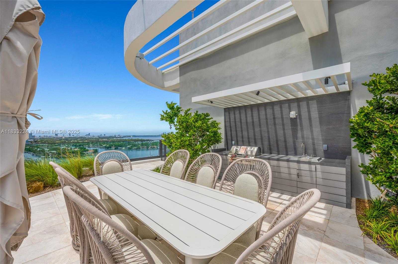 Small Image of 580 72 #910, Miami Beach Number 7