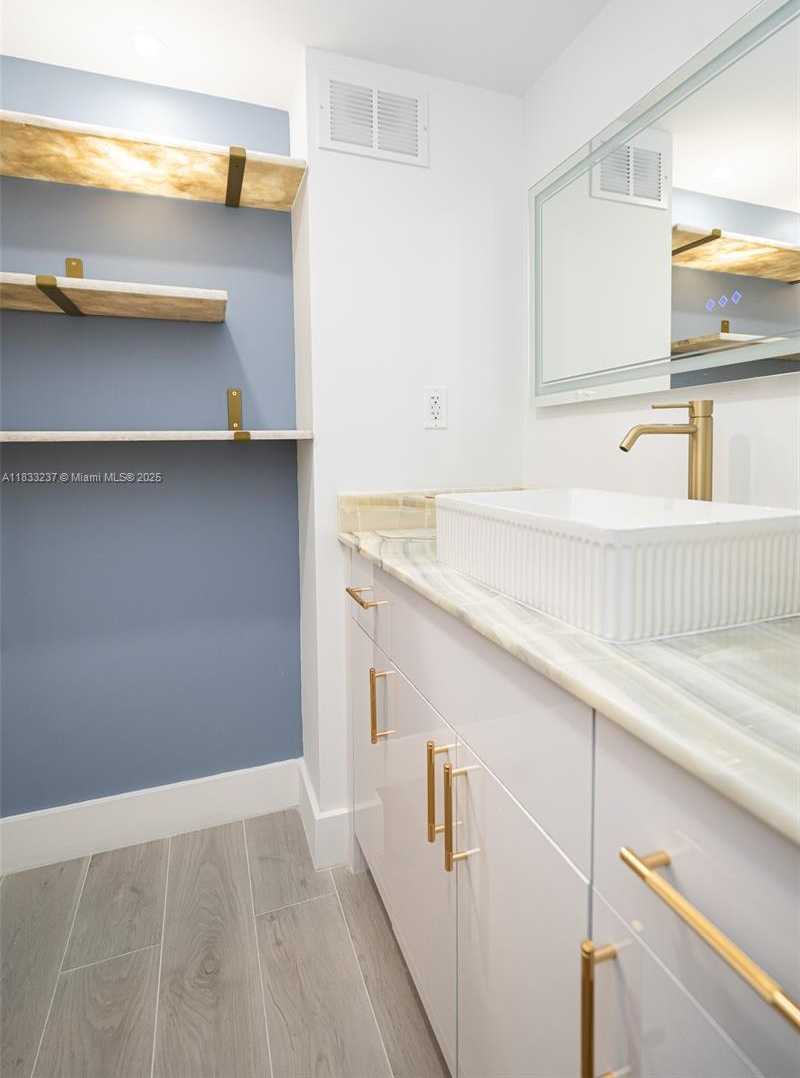 Small Image of 18081 BISCAYNE BLVD #503, Aventura Number 27